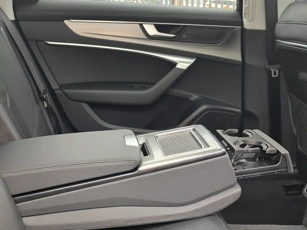Audi A6L 2021 — фото 30