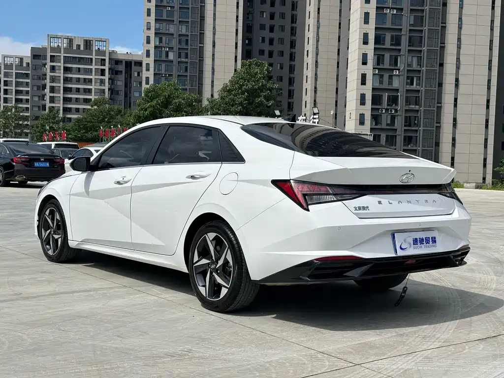 Hyundai Elantra 2023 — фото 4