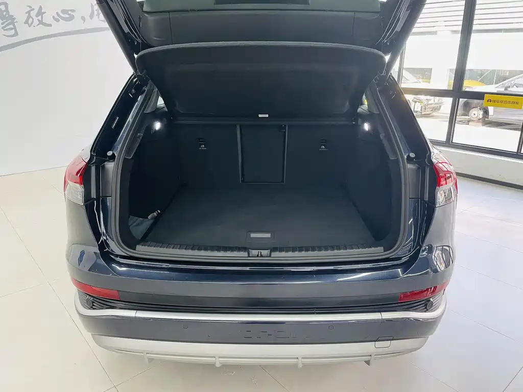 Audi Q4 e-tron 2024 — фото 15