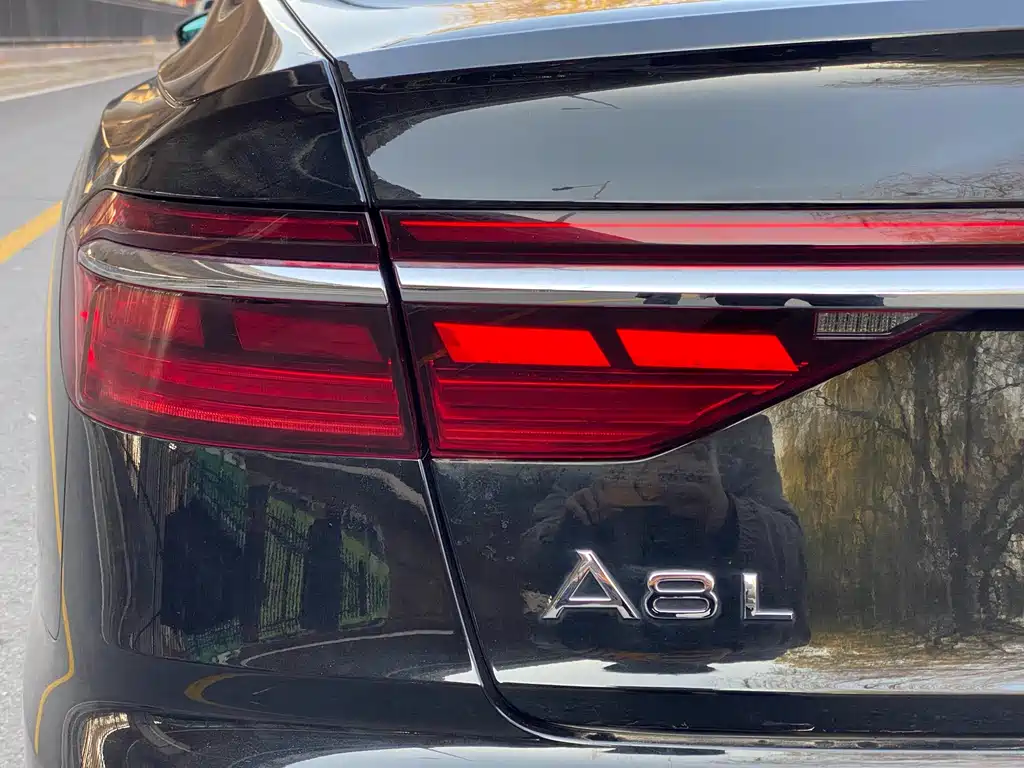 Audi A8 2023 — фото 9