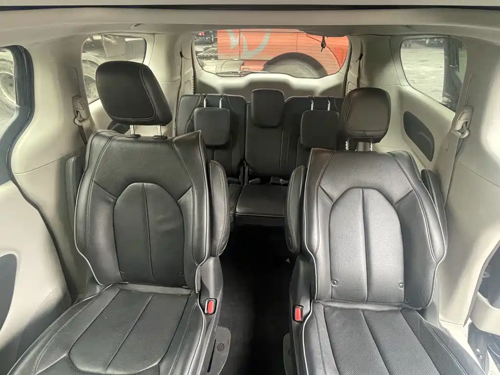 Chrysler Grand Voyager PHEV 2025 — фото 17