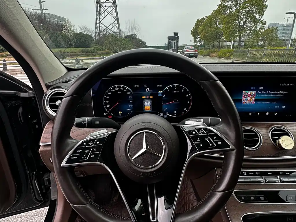 Mercedes-Benz E-Class 2023 — фото 13
