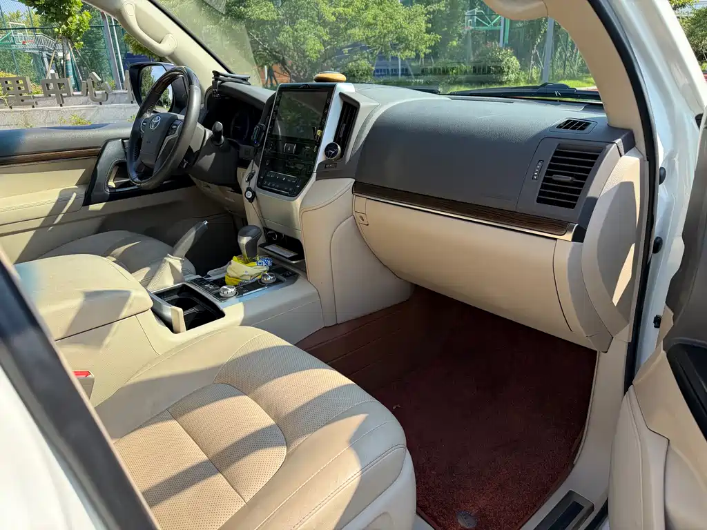 Toyota Land Cruiser 2019 — фото 10