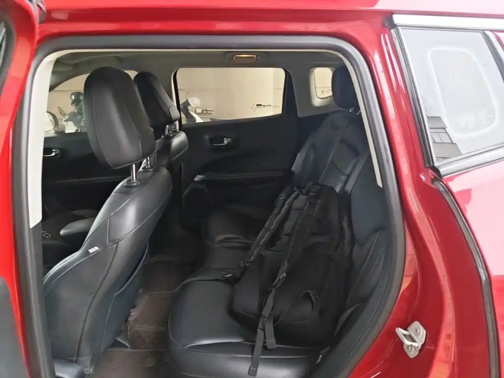 Jeep Compass 2018 — фото 17
