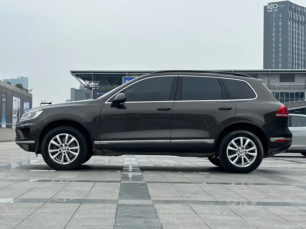 Volkswagen Touareg 2017 — фото 5