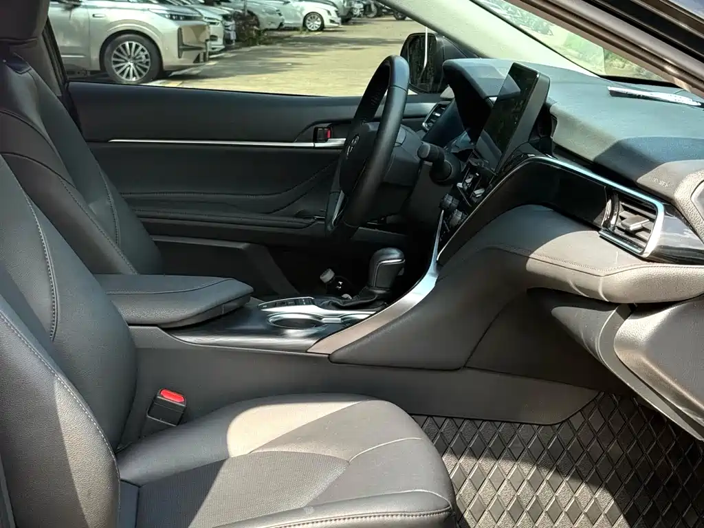 Toyota Camry 2023 — фото 10