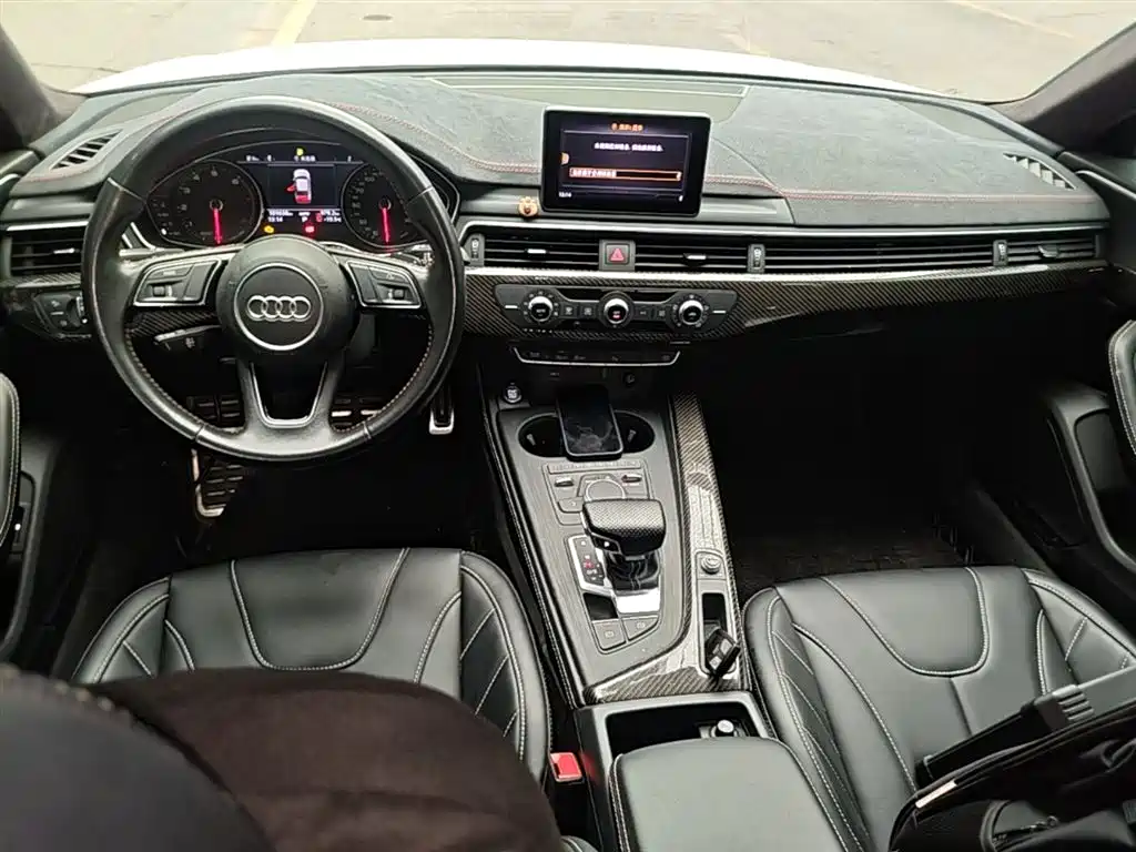 Audi A4L 2019 — фото 10