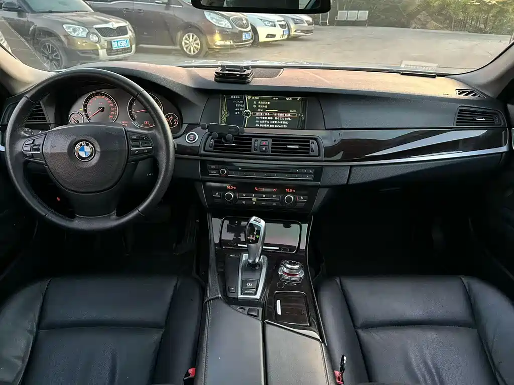 BMW 5 Series 2011 — фото 9