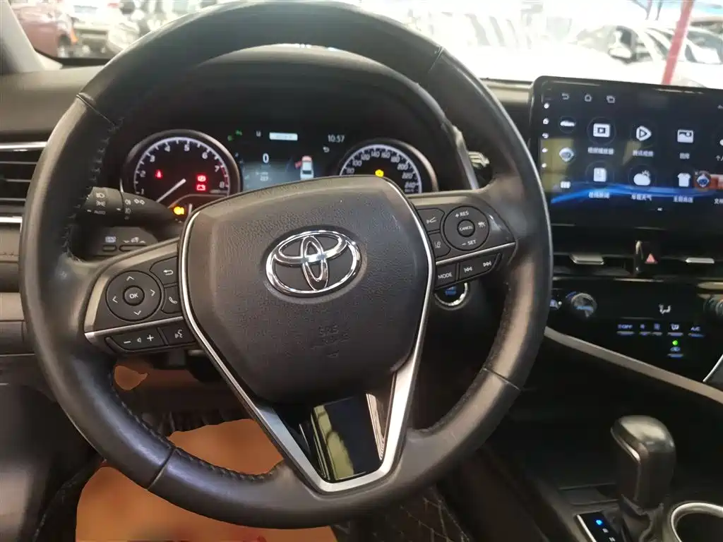 Toyota Camry 2022 — фото 11