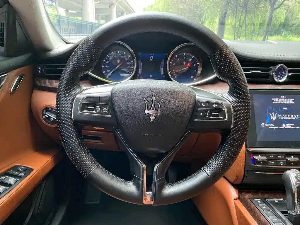 Maserati Quattroporte 2018 — фото 15
