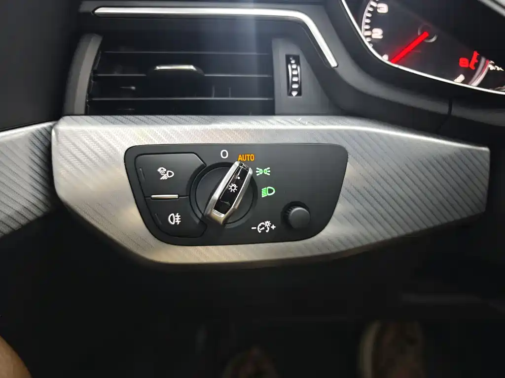 Audi A4L 2018 — фото 17
