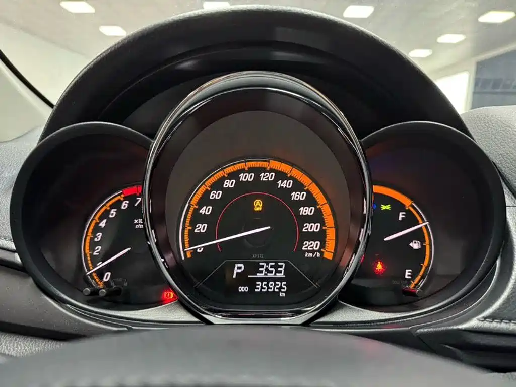 Toyota Yaris L 2023 — фото 22