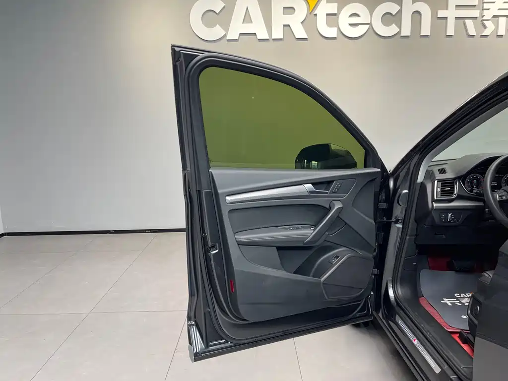 Audi Q5L 2023 — фото 28