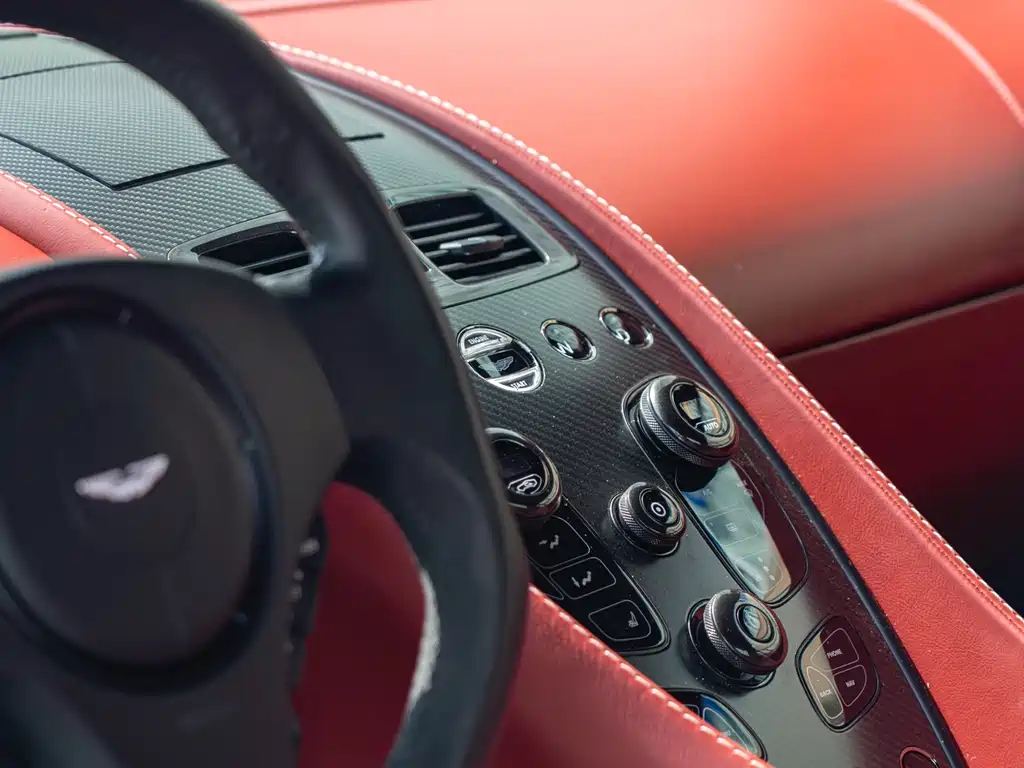 Aston Martin Vanquish 2013 — фото 17