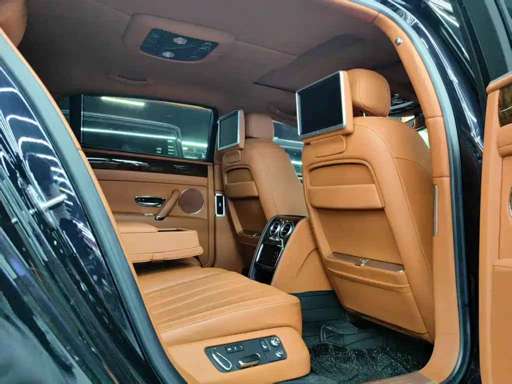 Bentley Flying Spur 2016 — фото 10