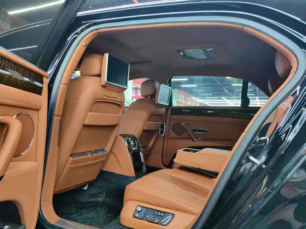 Bentley Flying Spur 2016 — фото 14
