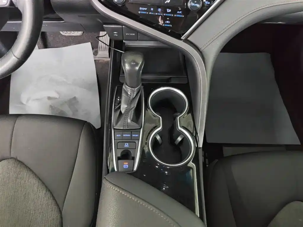 Toyota Camry 2018 — фото 14