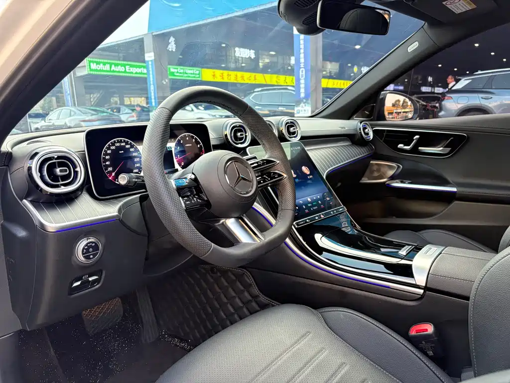 Mercedes-Benz C-Class 2024 — фото 10