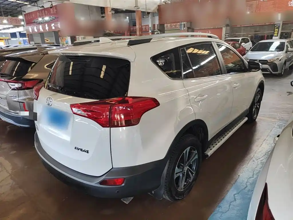 Toyota RAV4 2015 — фото 7