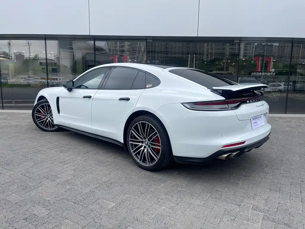 Porsche Panamera 2023