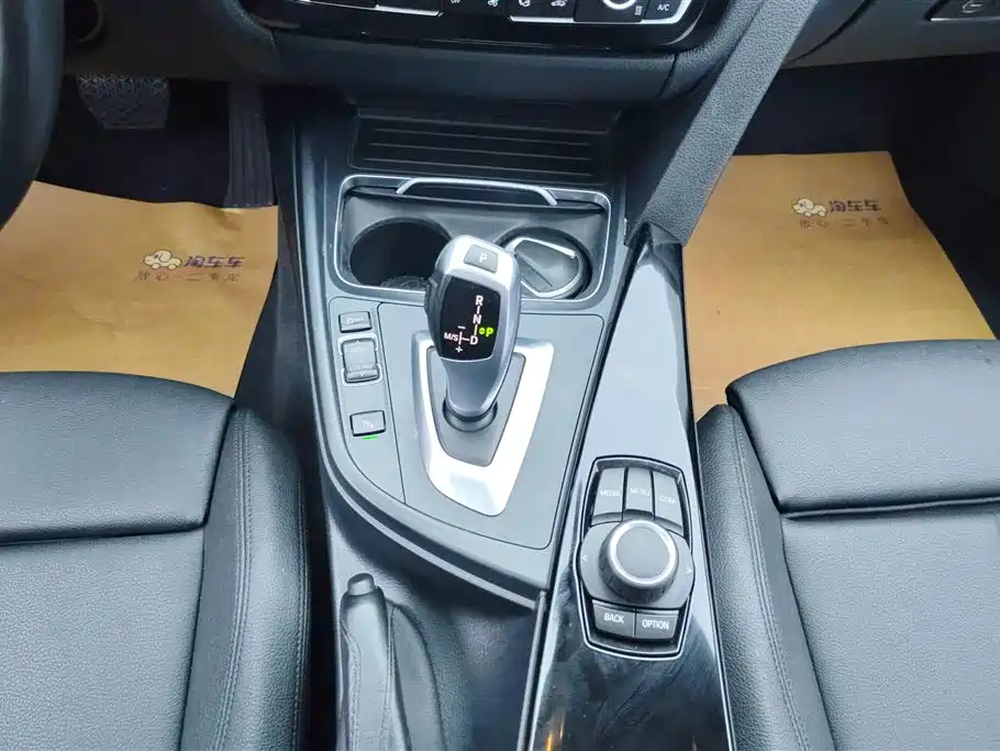 BMW 3 Series 2018 — фото 16