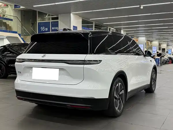 NIO ES8 2023