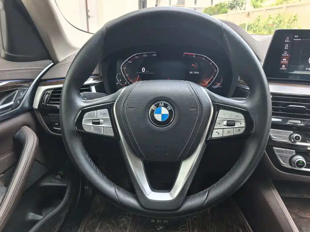 BMW 5 Series 2020 — фото 11