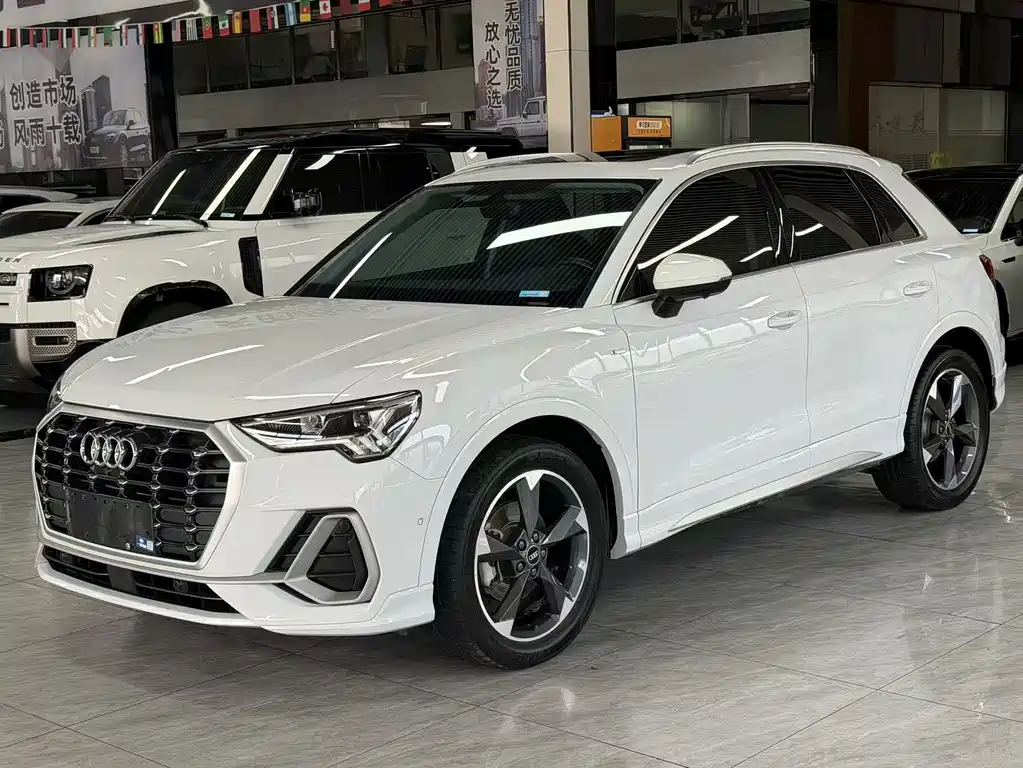 Audi Q3 2022 — фото 1