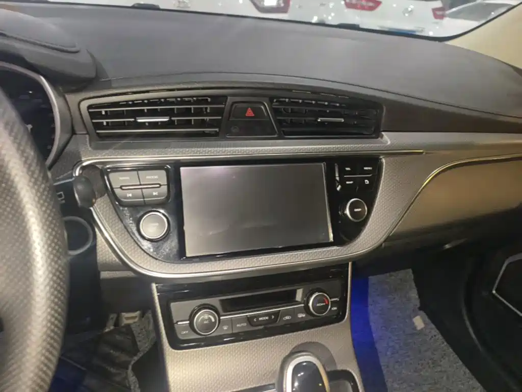 Geely Emgrand GS 2017 — фото 13