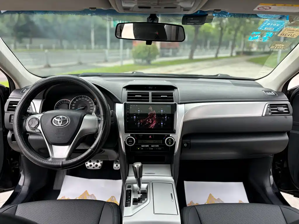 Toyota Camry 2014 — фото 10