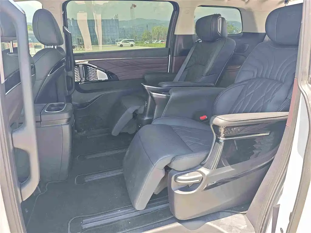 GAC Motor Trumpchi M8 2025 — фото 8