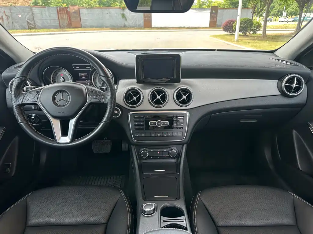 Mercedes-Benz GLA 2015 — фото 16