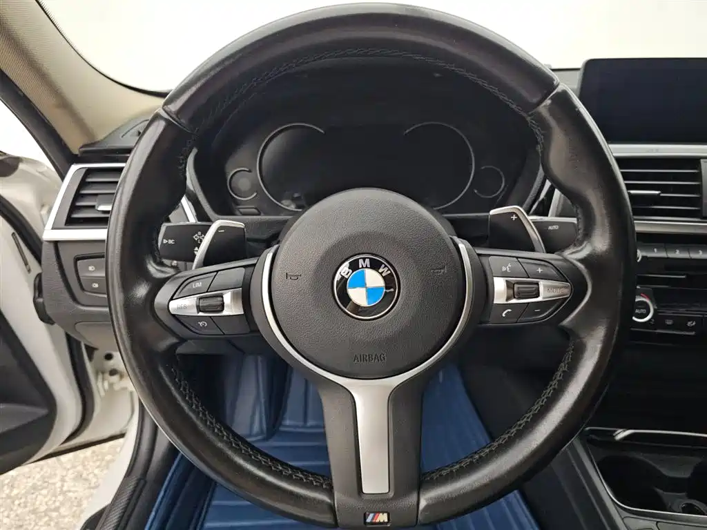 BMW 3 Series 2019 — фото 9