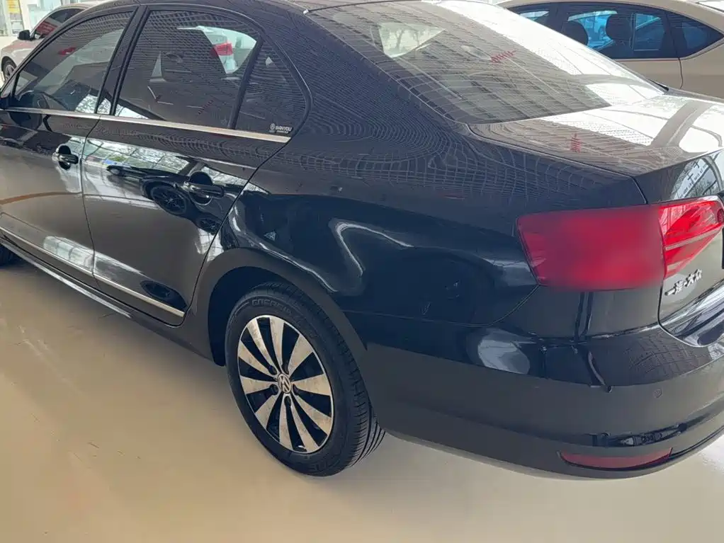 Volkswagen Sagitar 2018