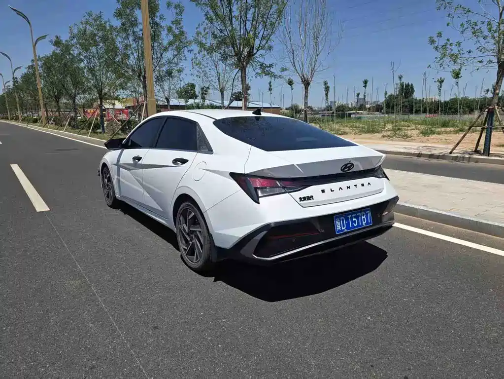 Hyundai Elantra 2023