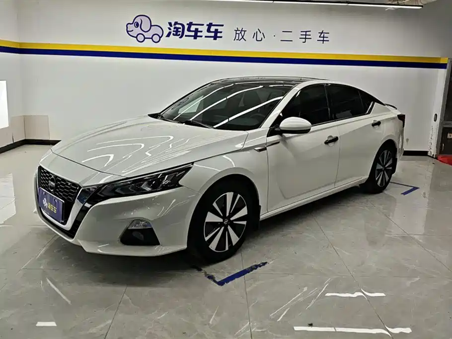 Nissan Teana 2022 — фото 1