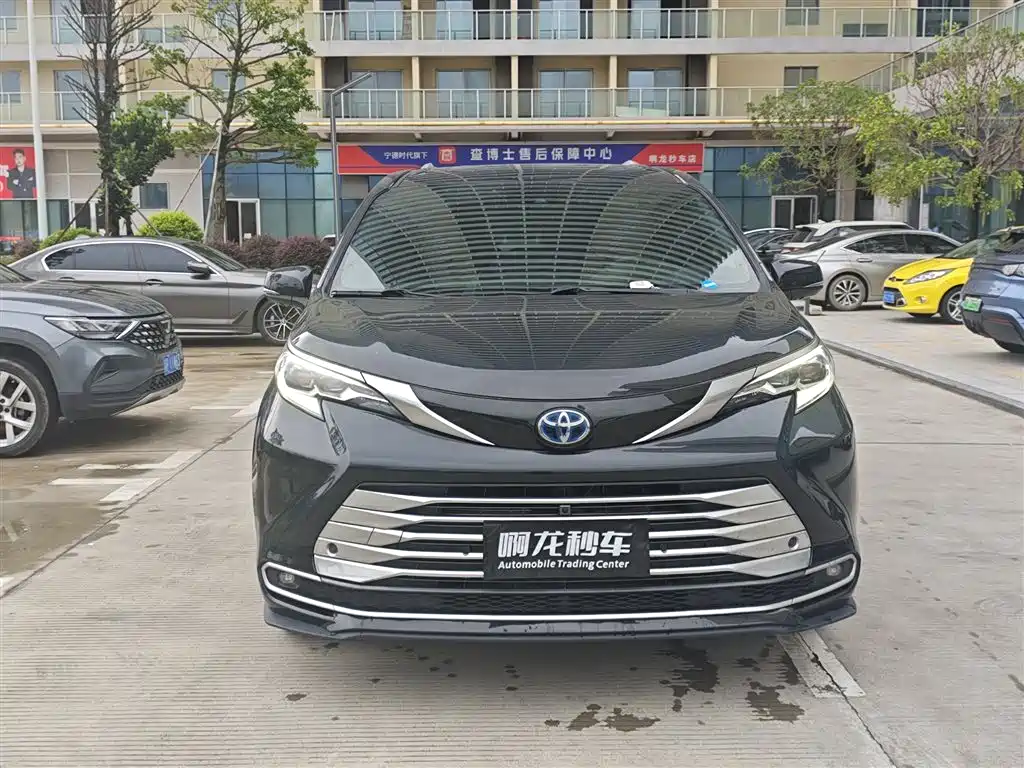 Toyota Sienna 2022 — фото 2