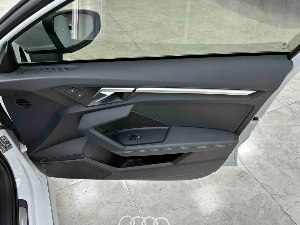 Audi A3 2023 — фото 12