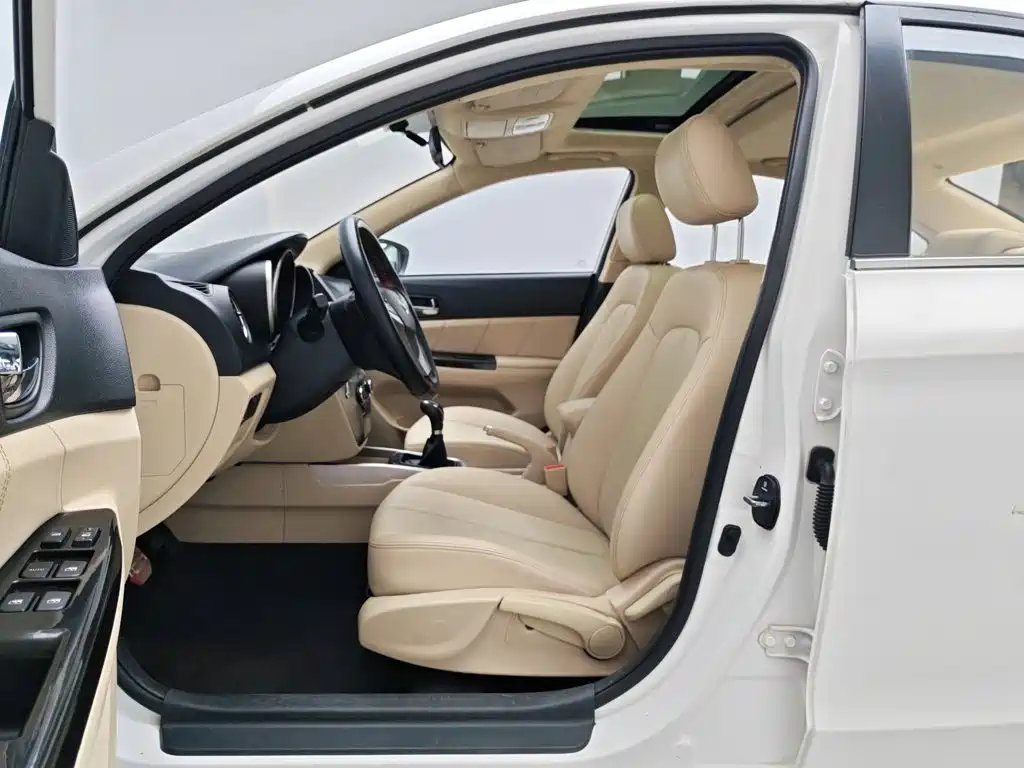 Changan Eado 2015 — фото 10