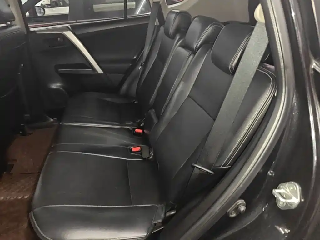 Toyota RAV4 2019 — фото 17