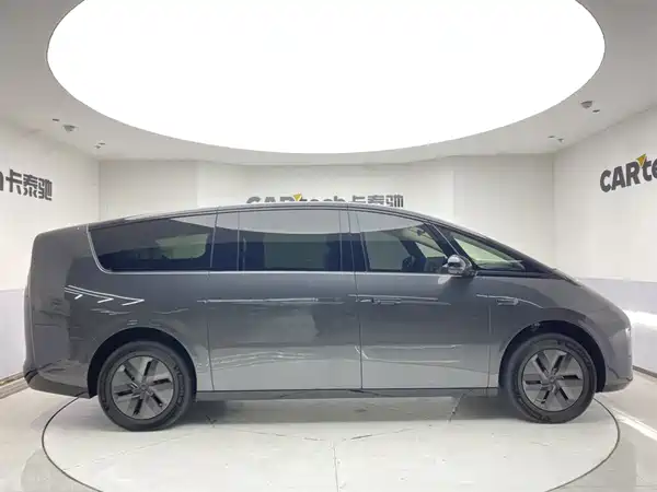 Li Auto MEGA 2025