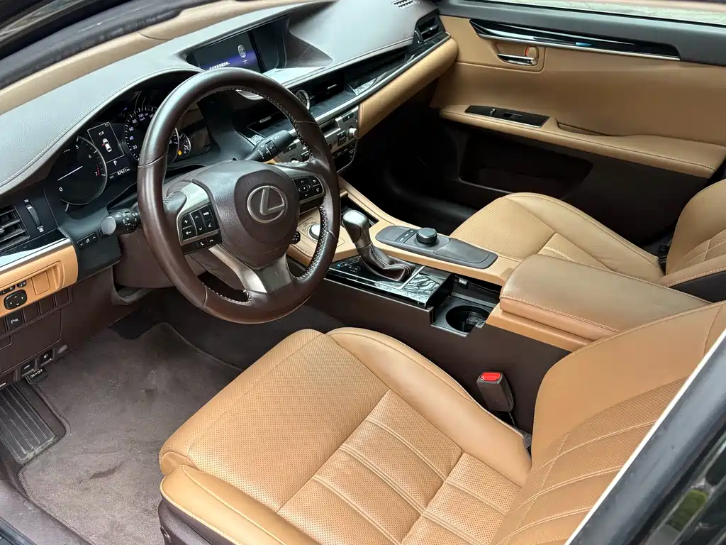 Lexus ES 2018 — фото 4