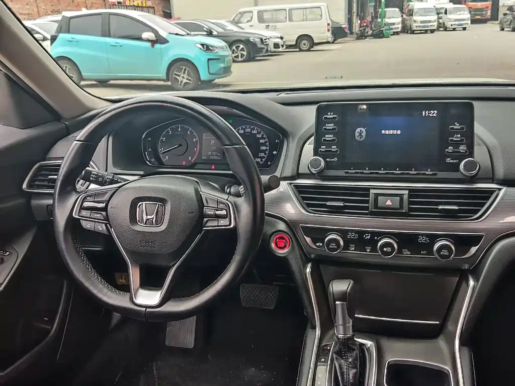 Honda Accord 2018 — фото 8