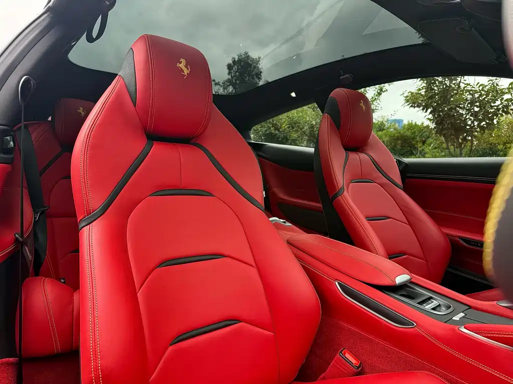 Ferrari GTC4Lusso 2020 — фото 13