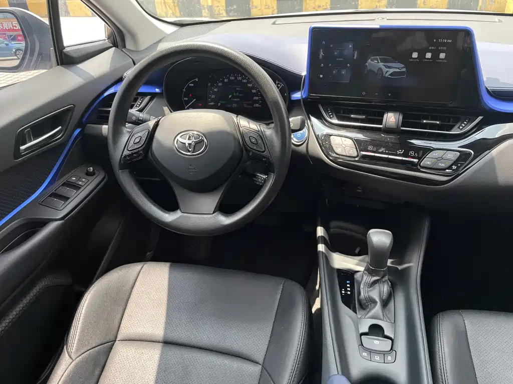 Toyota C-HR 2023 — фото 15