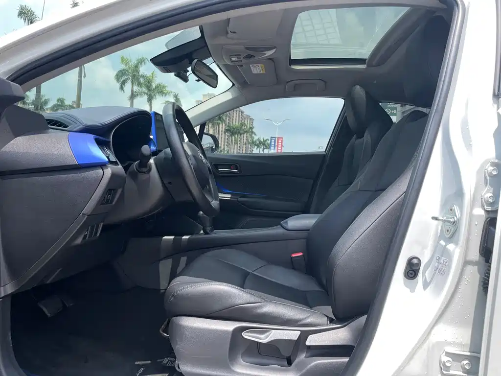 Toyota C-HR 2023 — фото 10