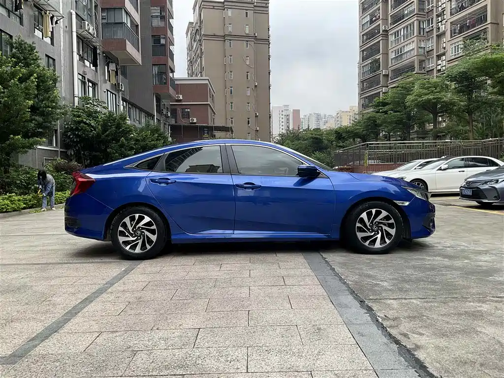 Honda Civic 2019 — фото 10