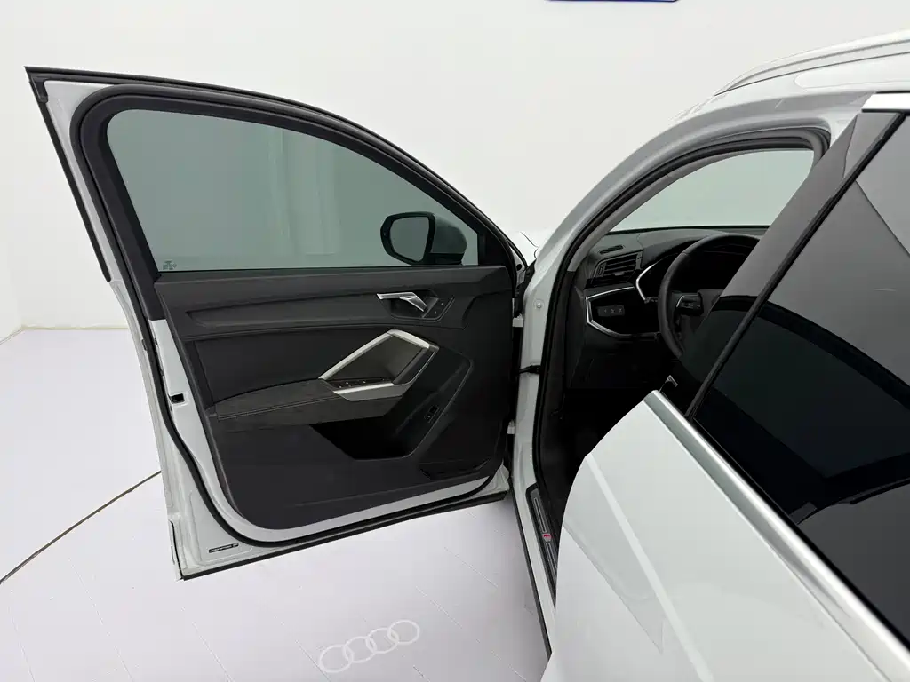 Audi Q3 2023 — фото 24