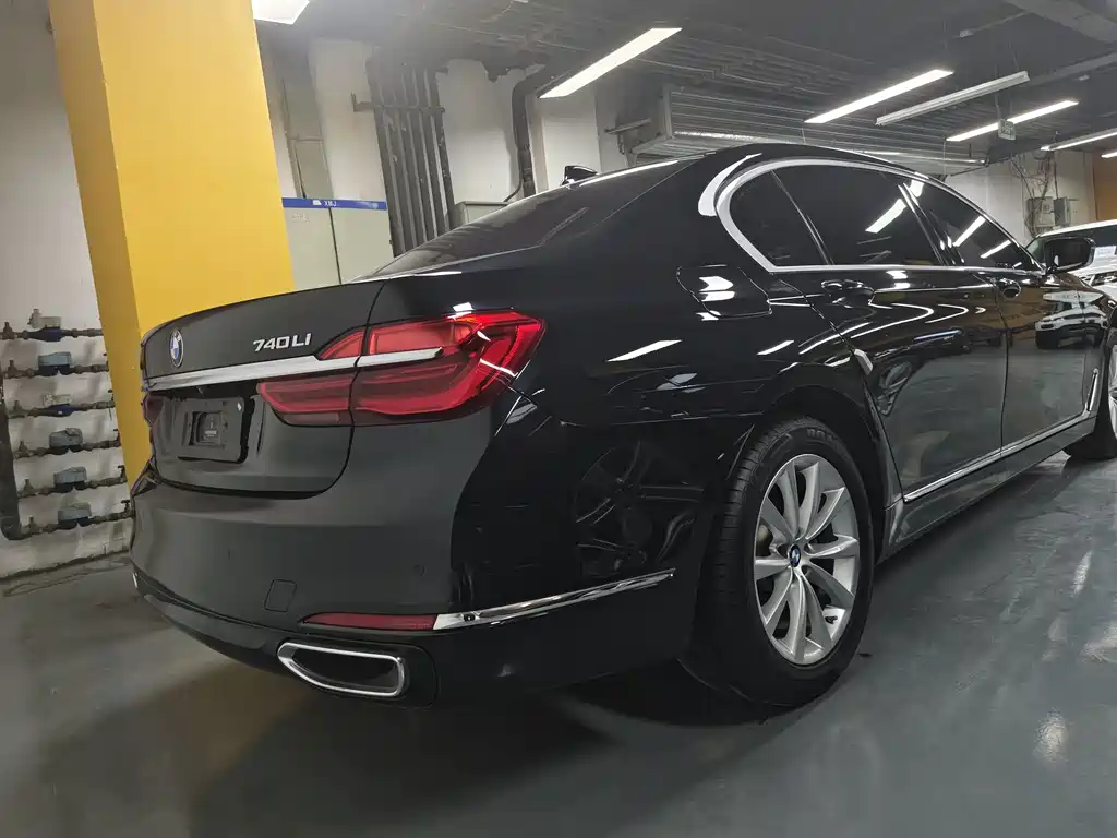 BMW 7 Series 2017 — фото 8