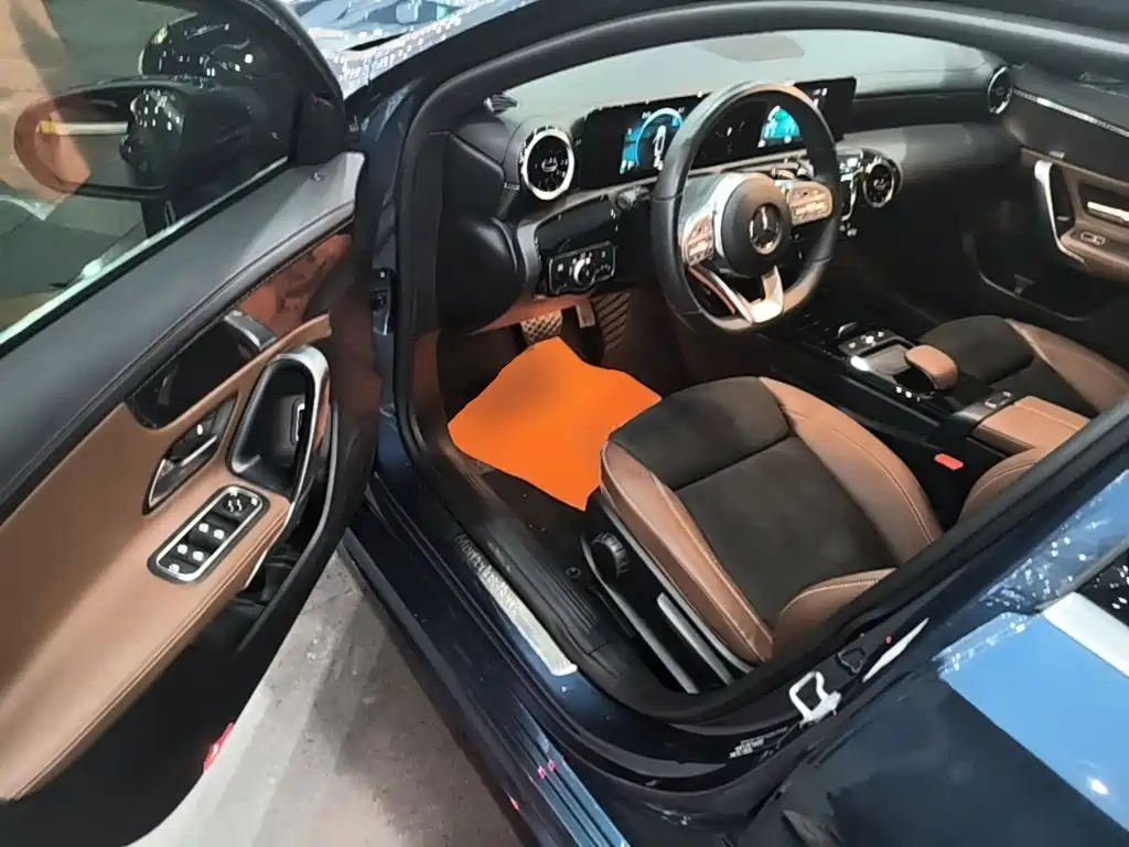 Mercedes-Benz A-Class 2019 — фото 16